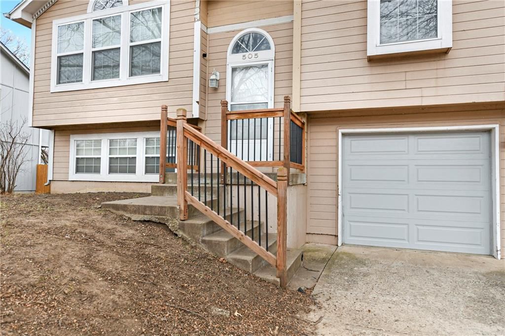 505 SE ONYX Drive — photo 3