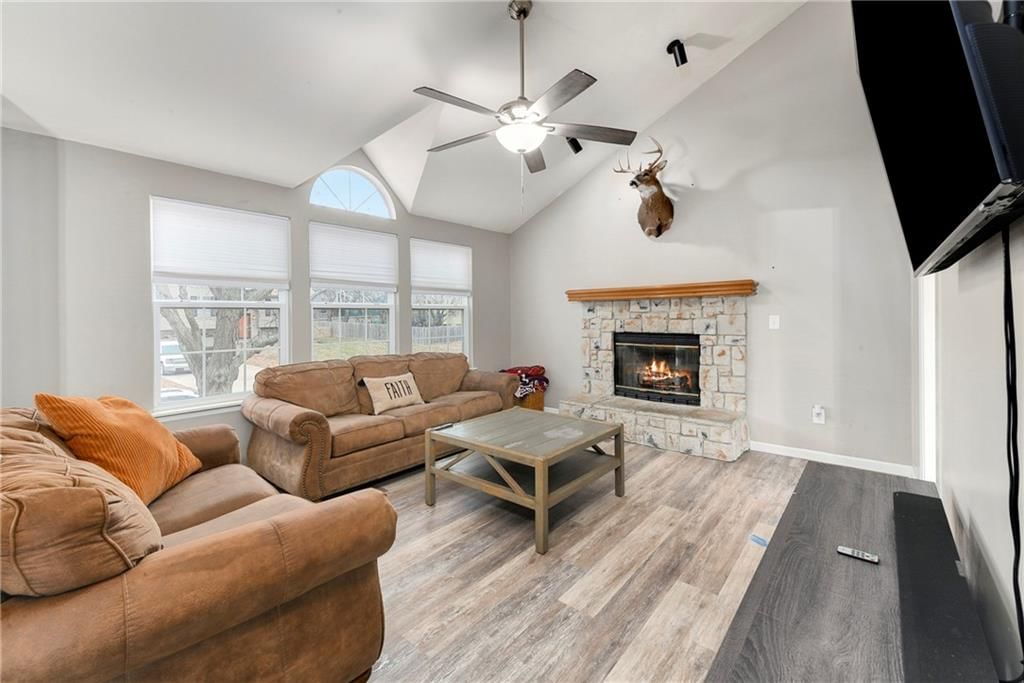 505 SE ONYX Drive — photo 5