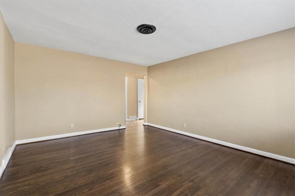 2319 S Cedar Avenue — photo 2