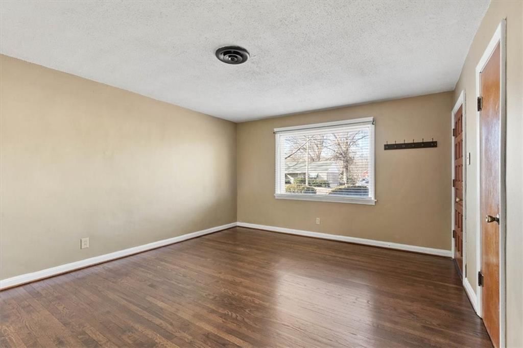 2319 S Cedar Avenue — photo 3