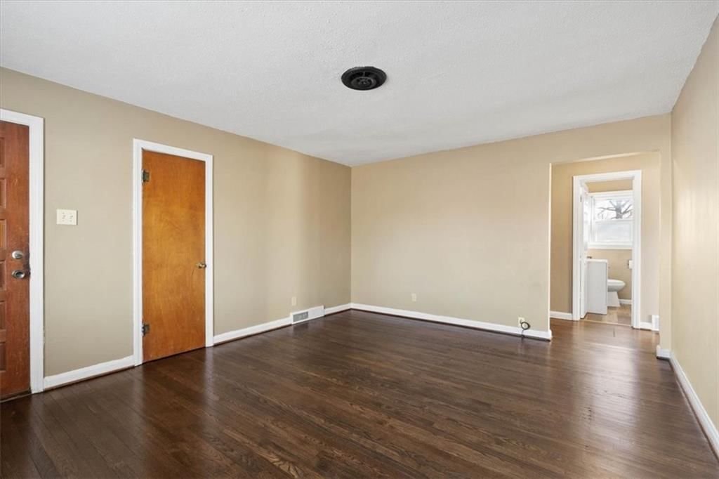 2319 S Cedar Avenue — photo 5