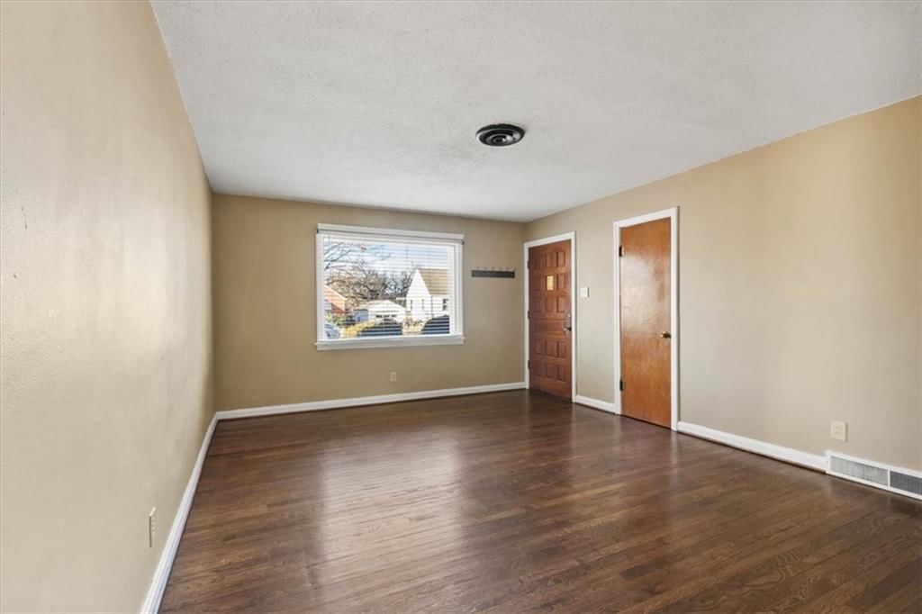 2319 S Cedar Avenue — photo 6