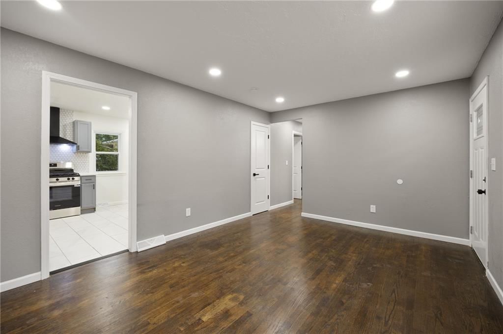7700 E 48th Terrace — photo 8