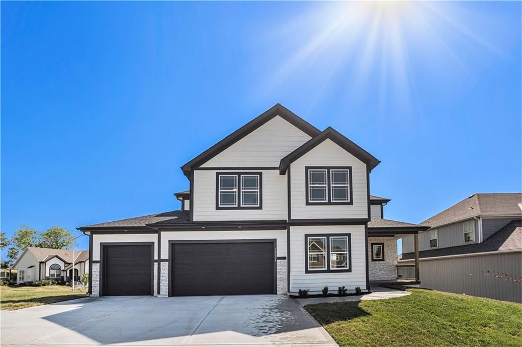 7360 NW Clore Drive, Parkville, MO