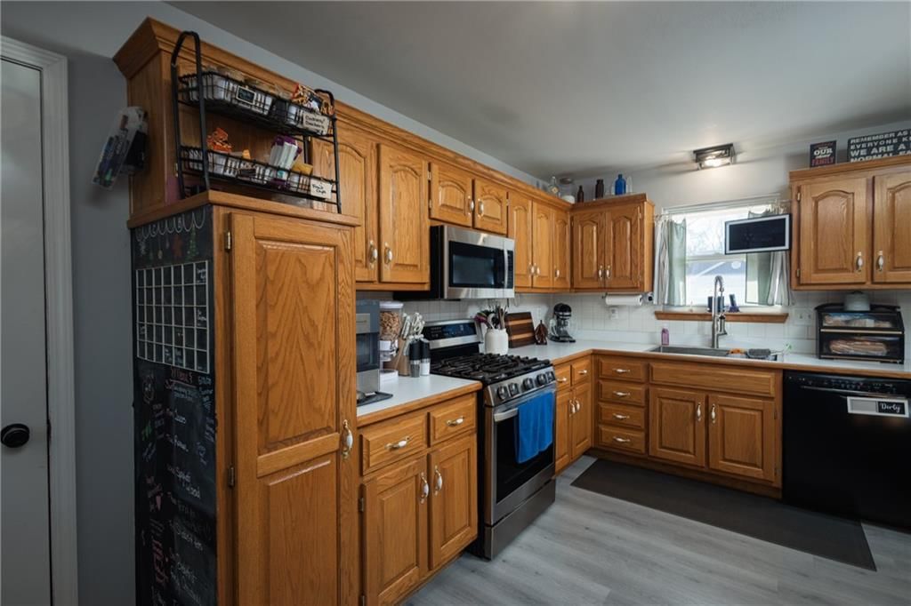 704 Oakwood Street — photo 11