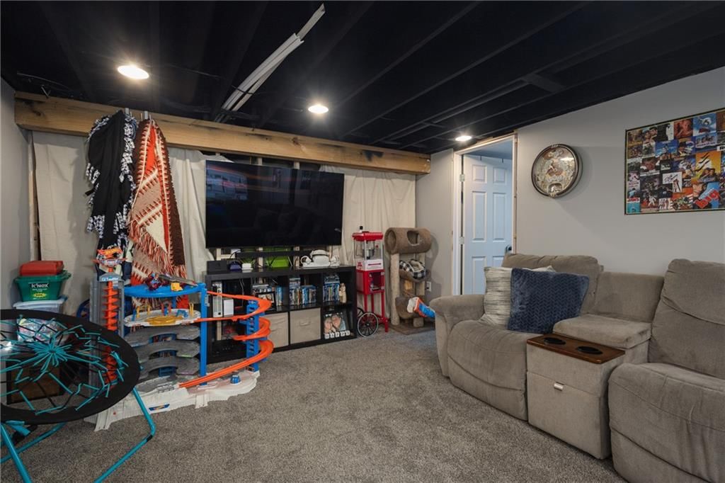 704 Oakwood Street — photo 24