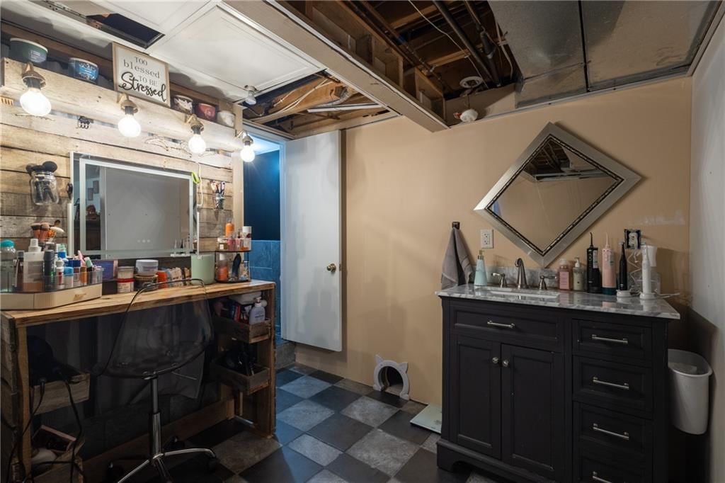 704 Oakwood Street — photo 30