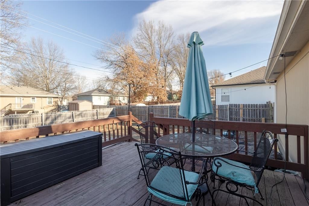 704 Oakwood Street — photo 32