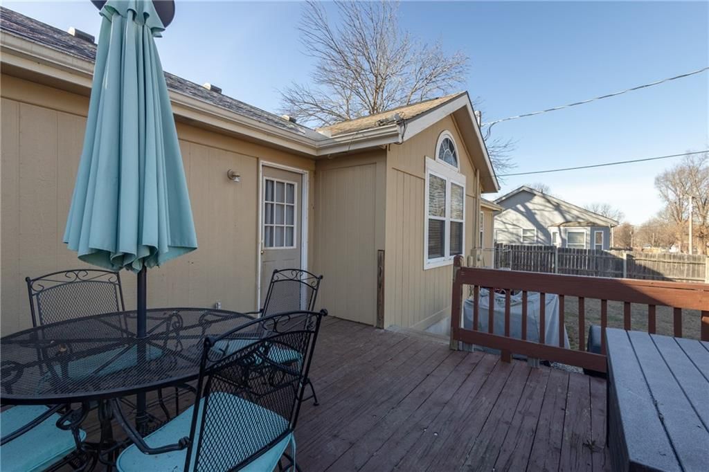 704 Oakwood Street — photo 33