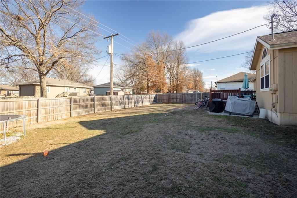 704 Oakwood Street — photo 36