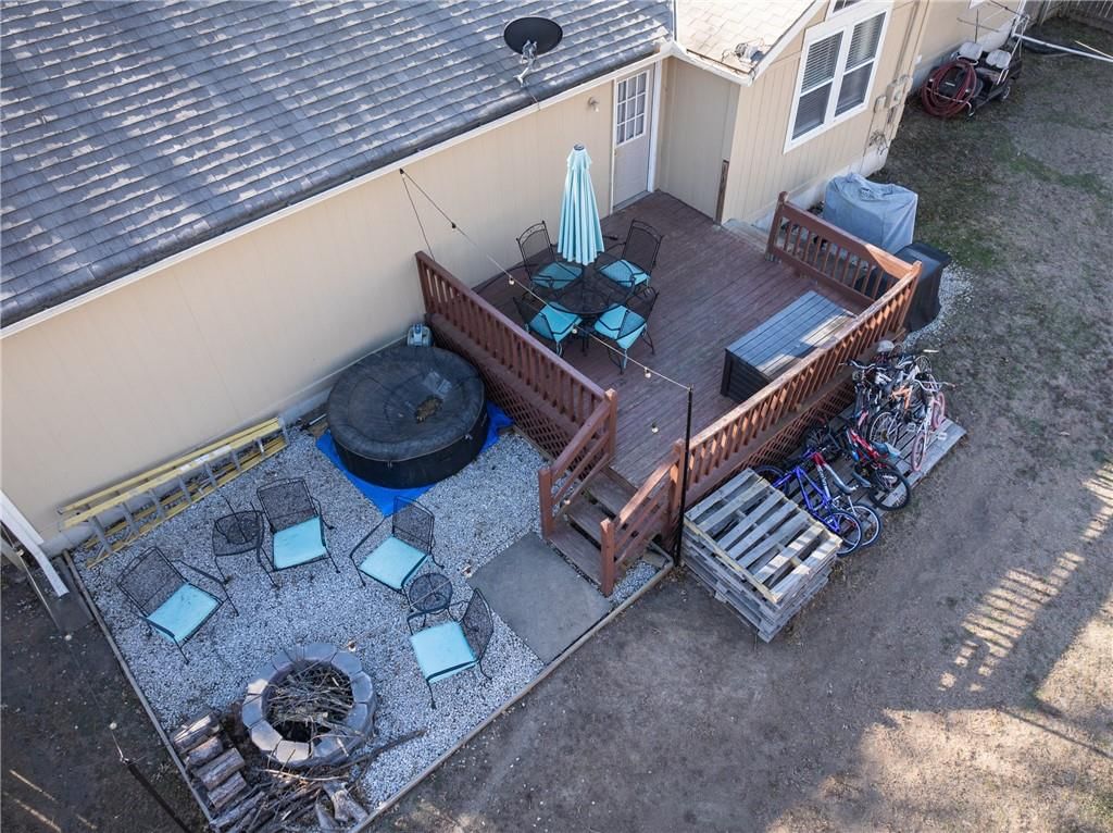 704 Oakwood Street — photo 37
