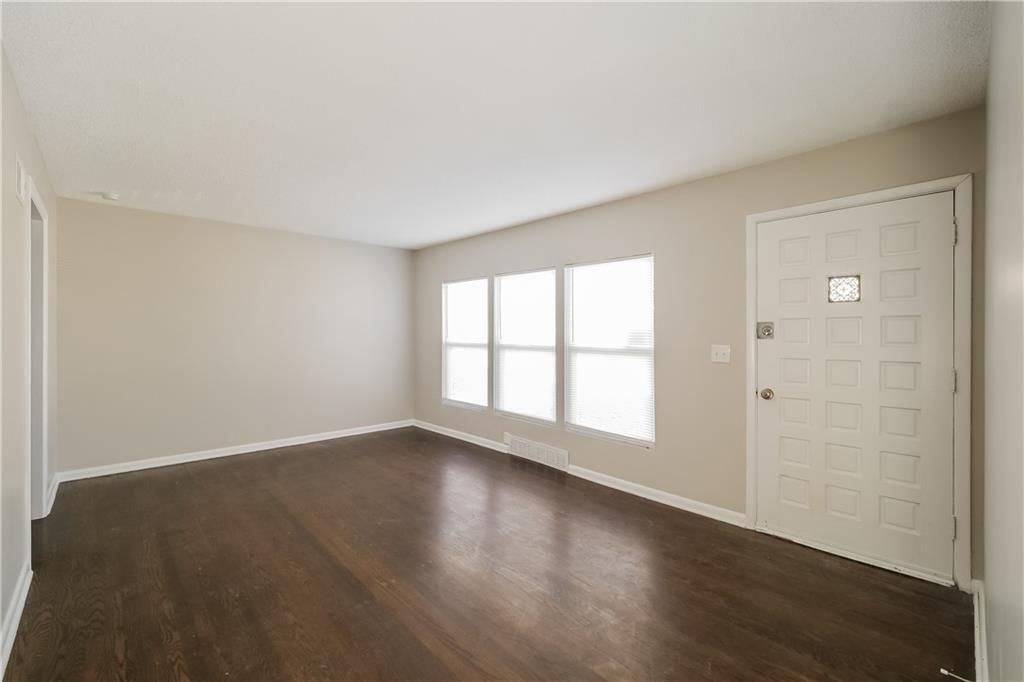 5715 Lathrop Avenue — photo 2