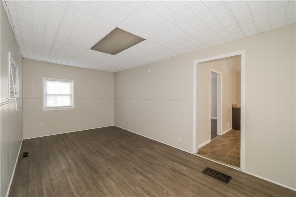 5715 Lathrop Avenue — photo 7