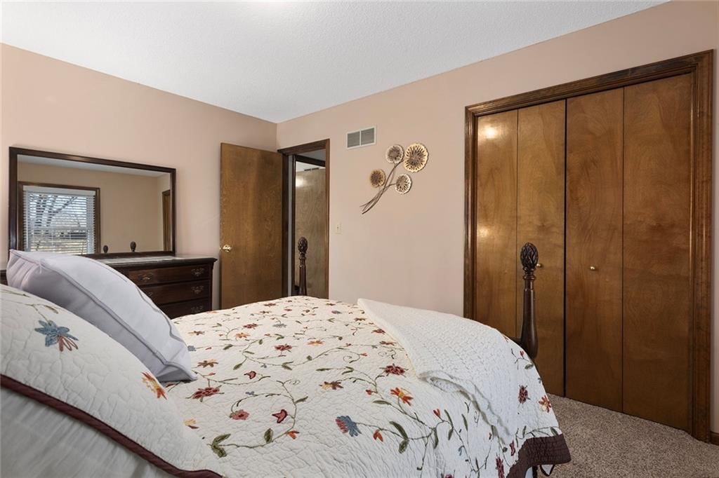 7806 N WOODLAND Avenue — photo 16
