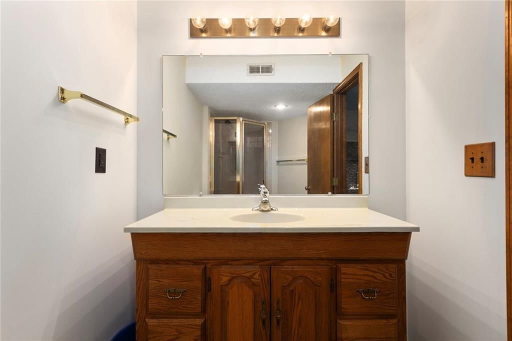 7806 N WOODLAND Avenue — photo 24