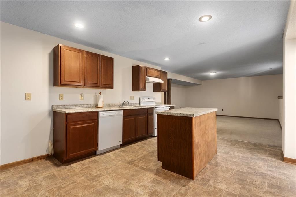 7806 N WOODLAND Avenue — photo 27