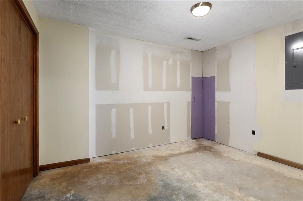 7806 N WOODLAND Avenue — photo 29