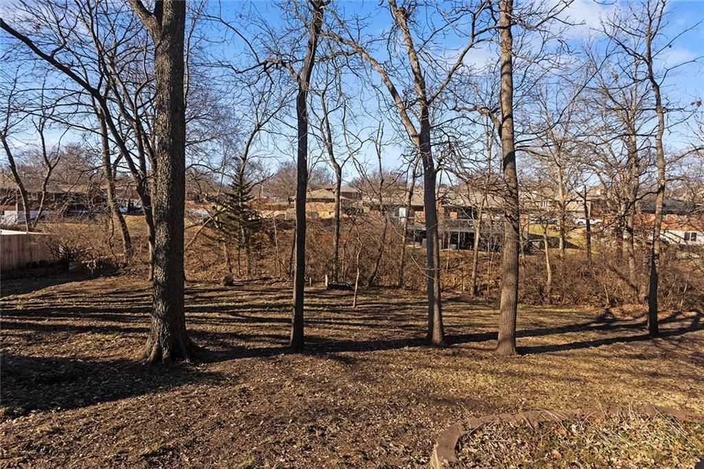 7806 N WOODLAND Avenue — photo 34