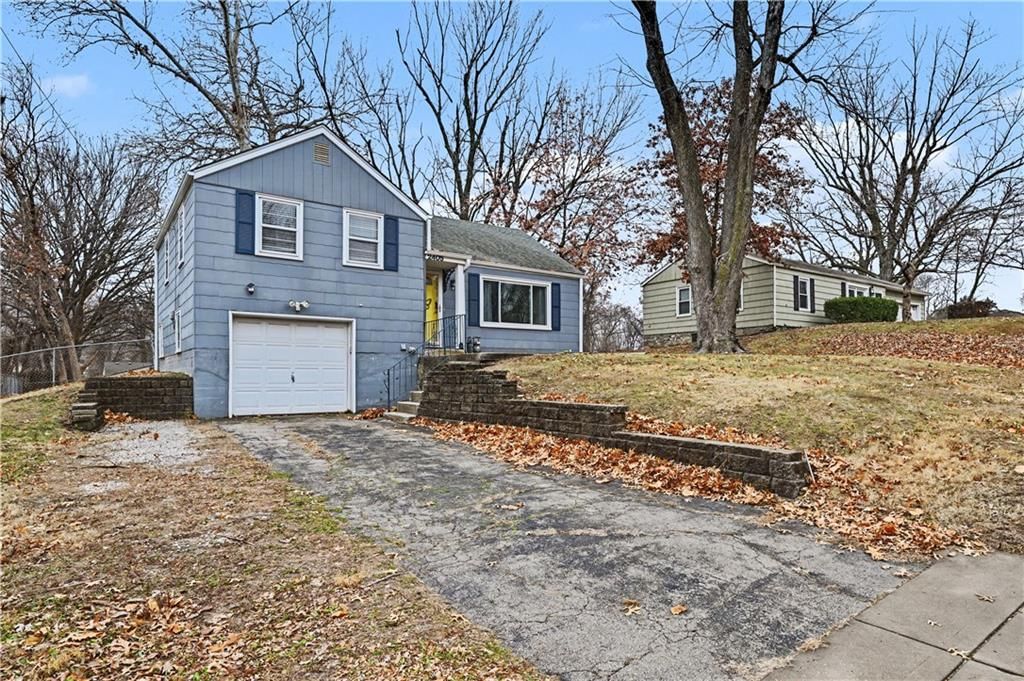 2405 NE 48TH Street — photo 2