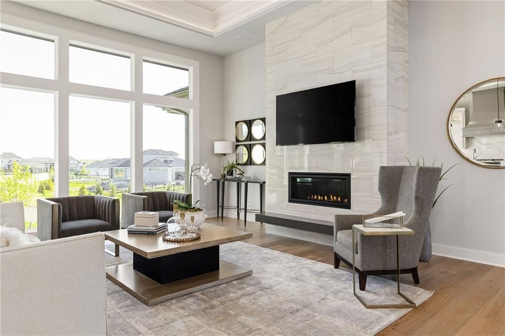 Photo 17 of 50 - 13701 Guilford Road, Leawood, KS 66224
