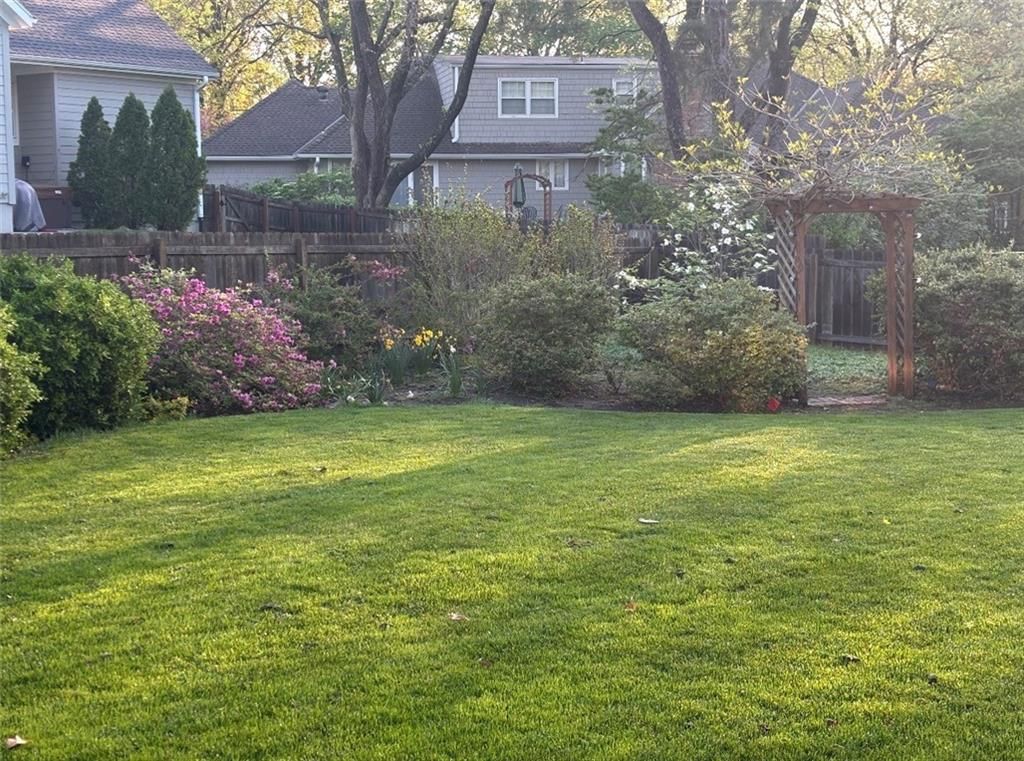 9103 Roe Avenue — photo 2
