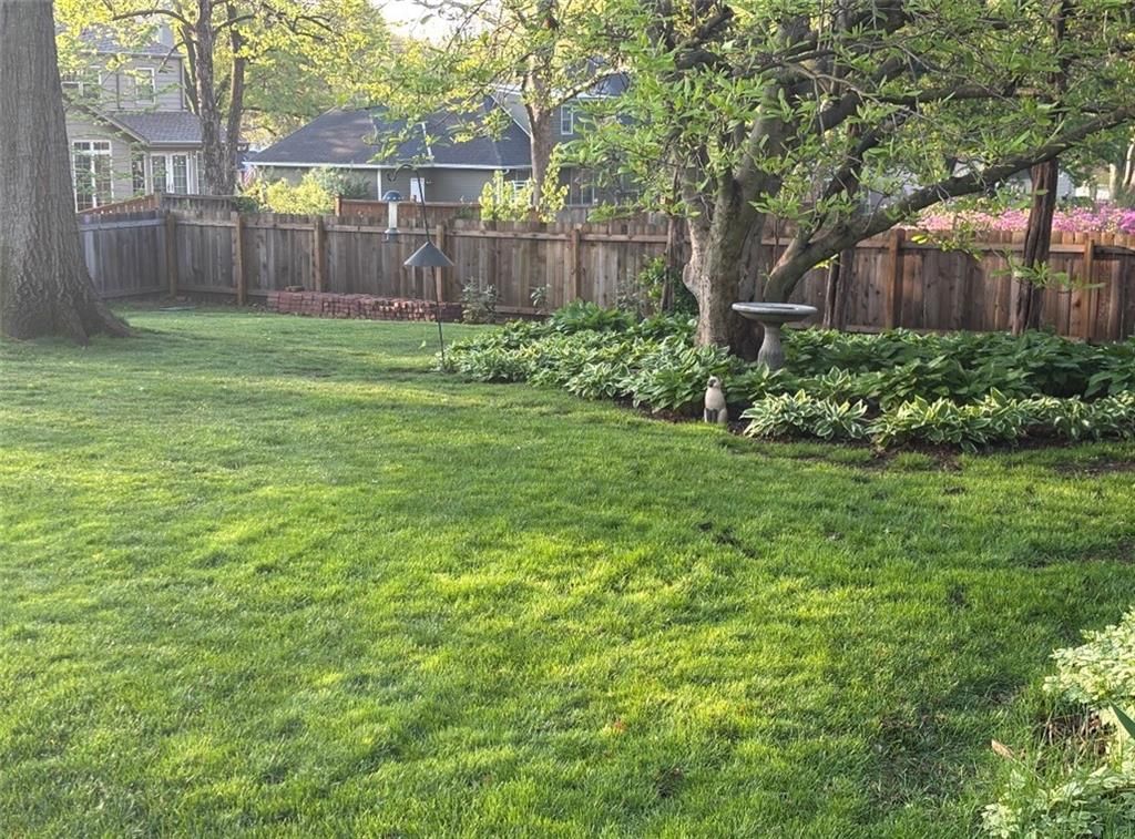 9103 Roe Avenue — photo 3