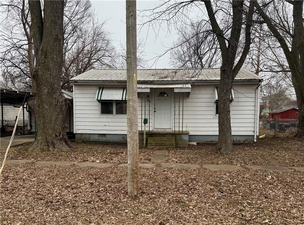 303 S Commercial Street, Windsor, MO