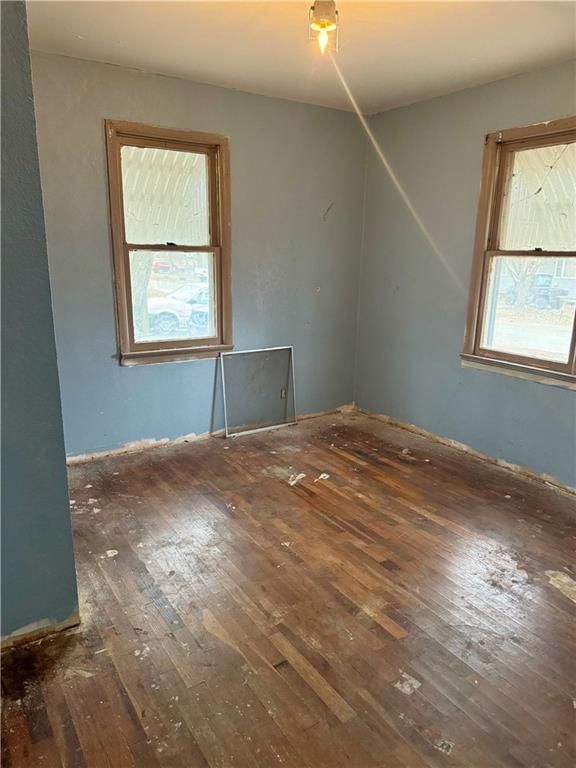 303 S Commercial Street — photo 14