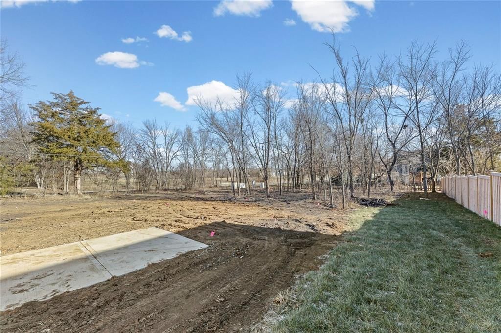 20703 Emerald Street — photo 35