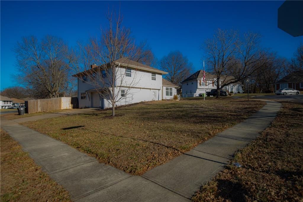 404 Hillcrest Circle — photo 2