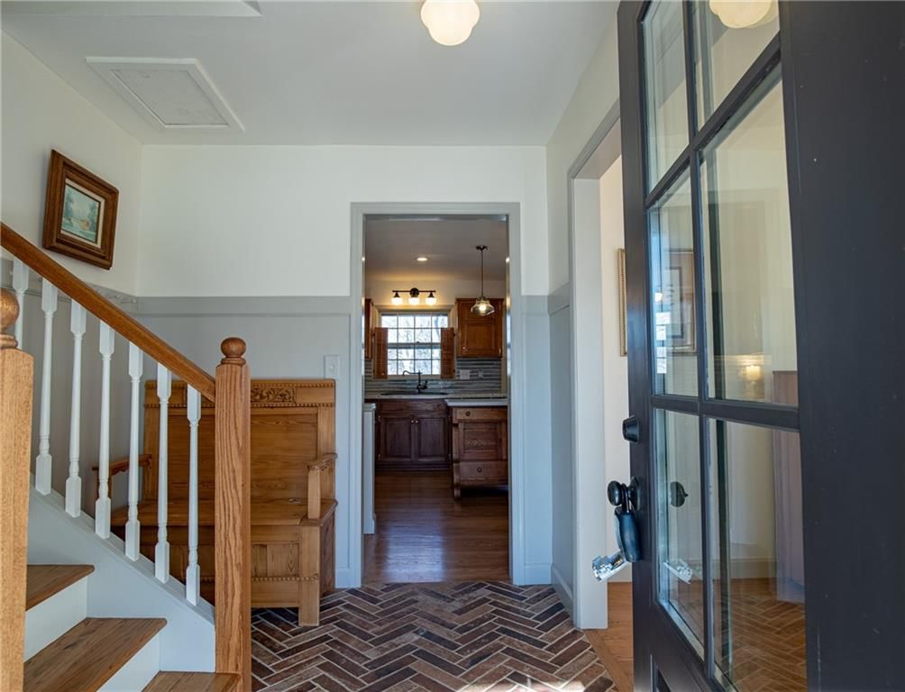 404 Hillcrest Circle — photo 4