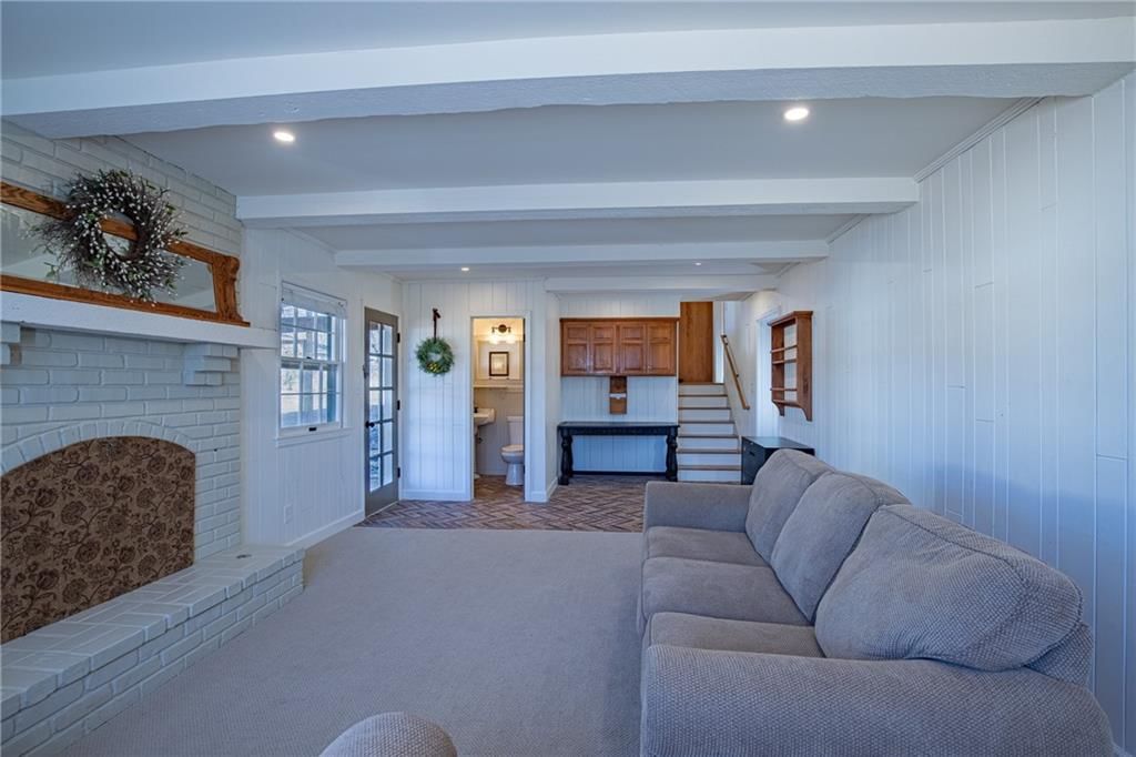 404 Hillcrest Circle — photo 25