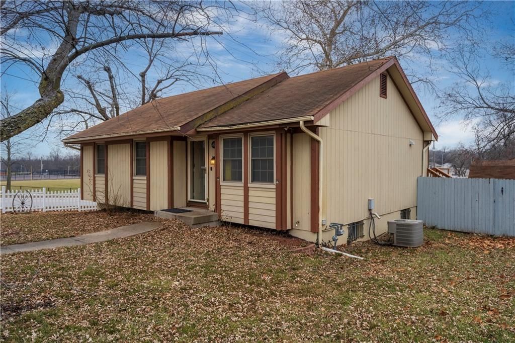 4800 N Bellaire Avenue — photo 3