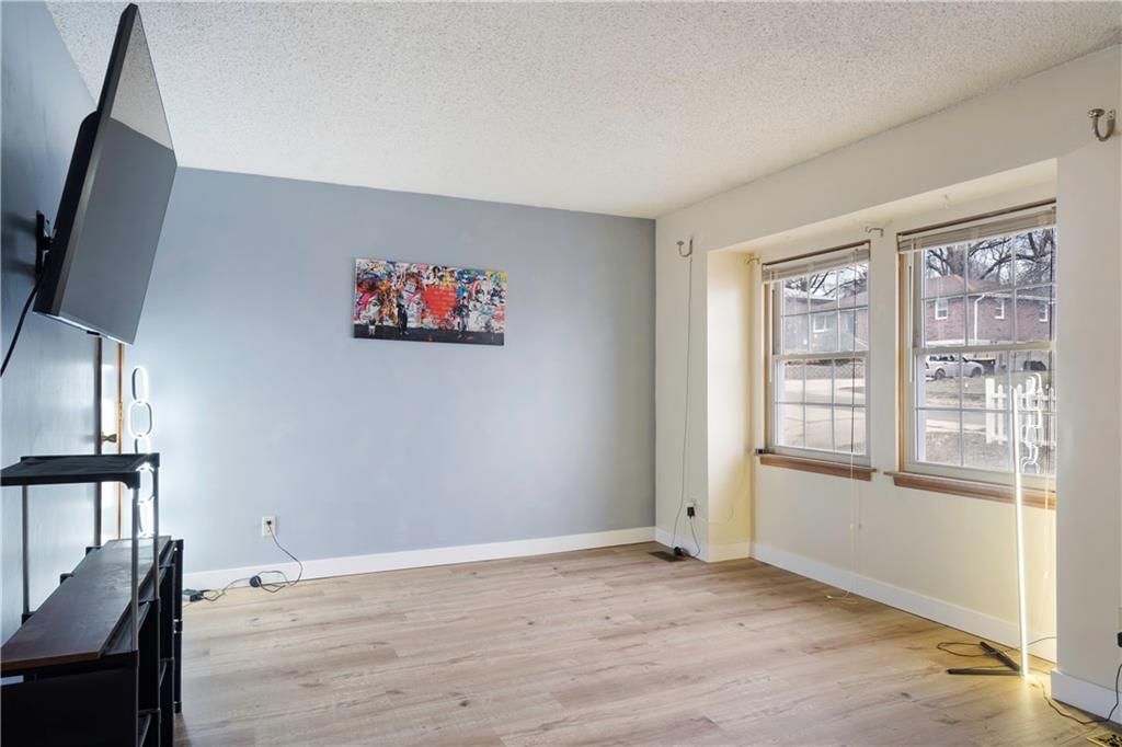 4800 N Bellaire Avenue — photo 5