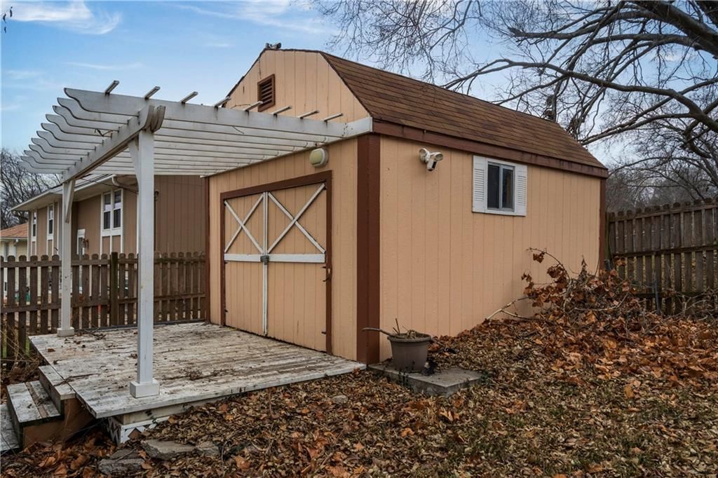 4800 N Bellaire Avenue — photo 24