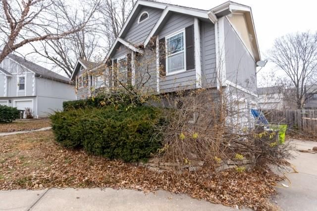 703 YORK Drive — photo 2