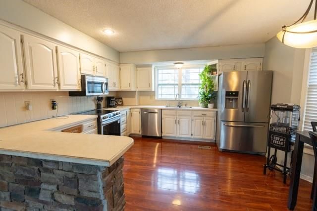 703 YORK Drive — photo 8