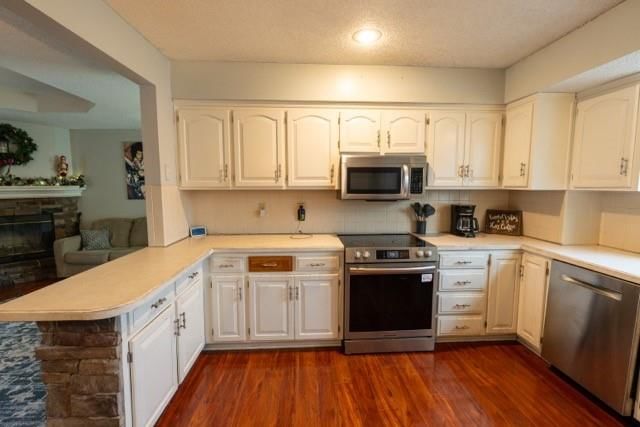 703 YORK Drive — photo 11