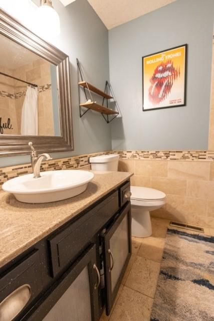 703 YORK Drive — photo 15
