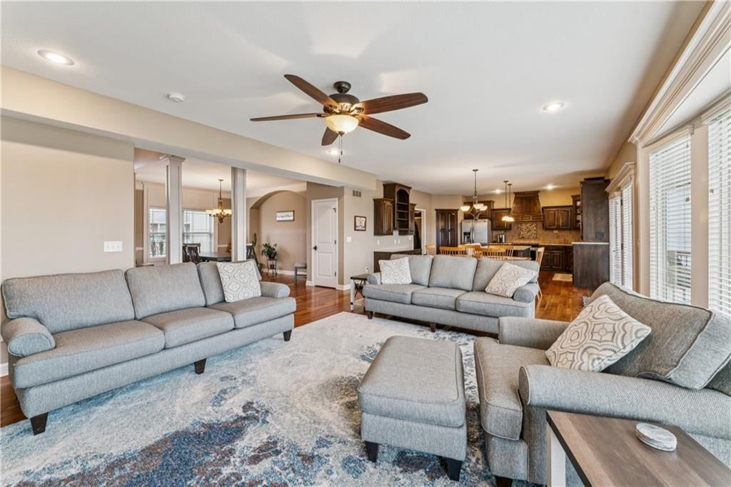 9404 N Summit Street — photo 11