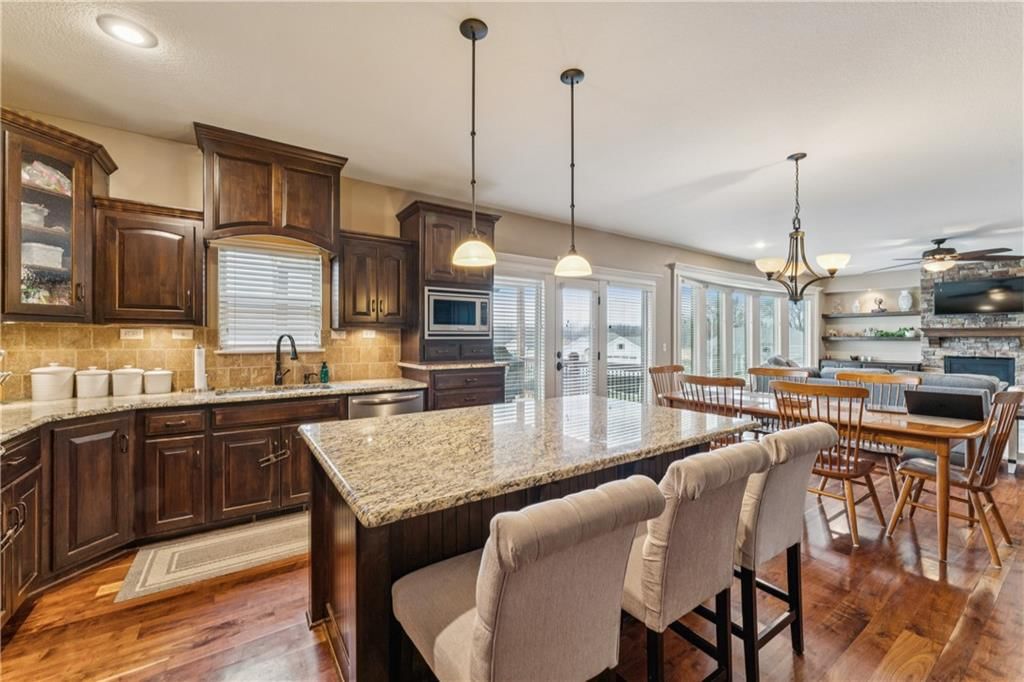 9404 N Summit Street — photo 15