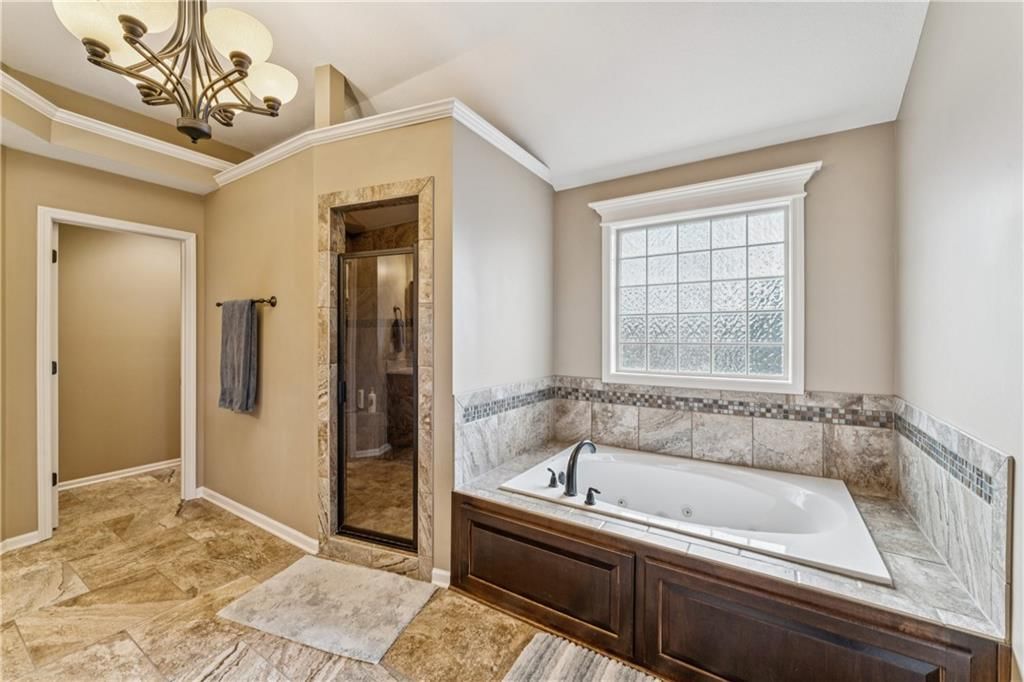 9404 N Summit Street — photo 30