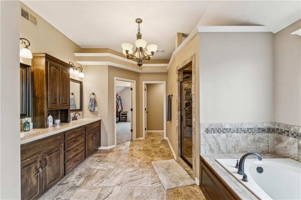 9404 N Summit Street — photo 31