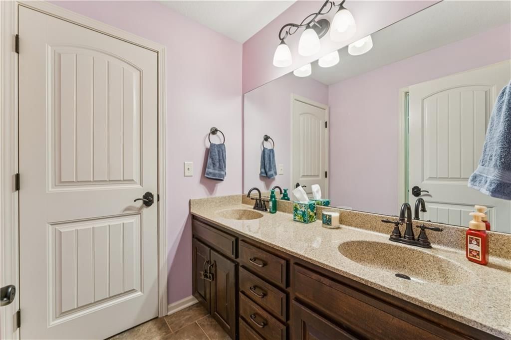 9404 N Summit Street — photo 41