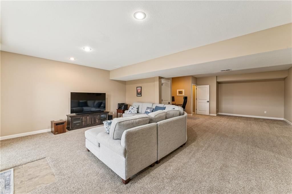 9404 N Summit Street — photo 48