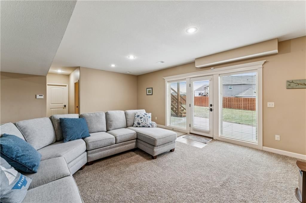 9404 N Summit Street — photo 50