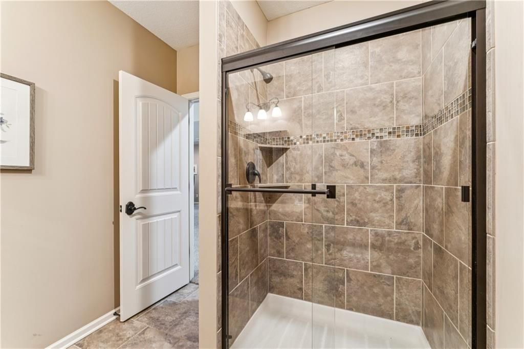 9404 N Summit Street — photo 52