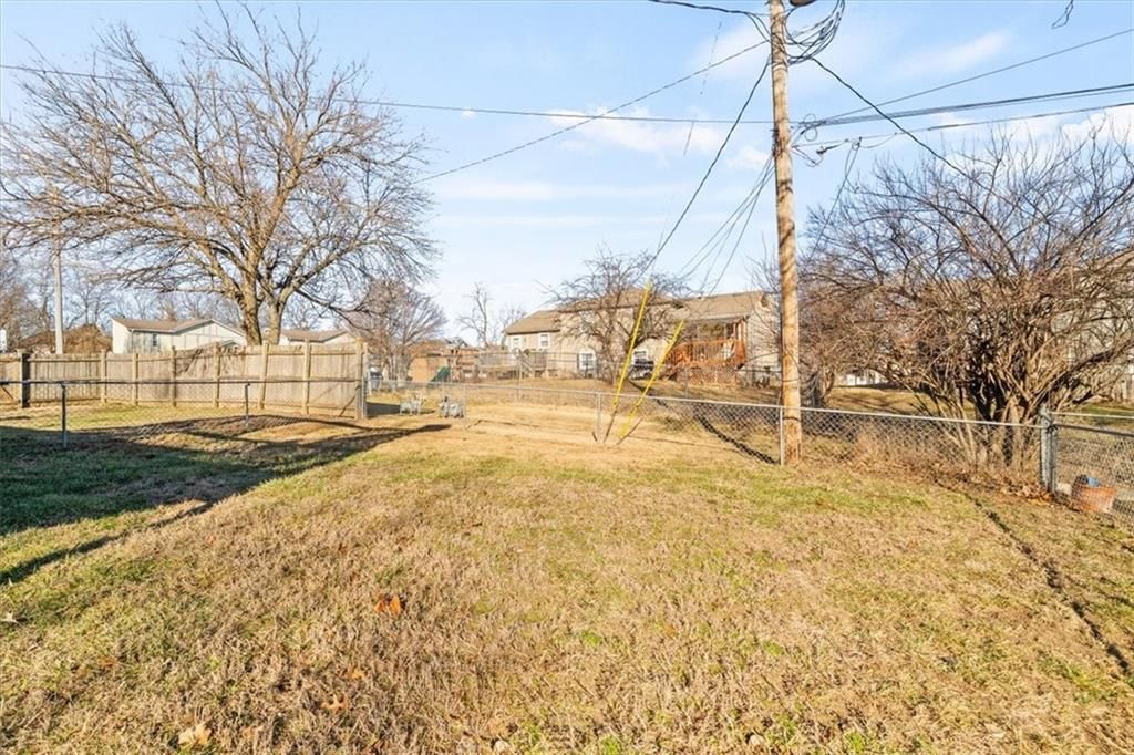 1472 W Loula Street — photo 16