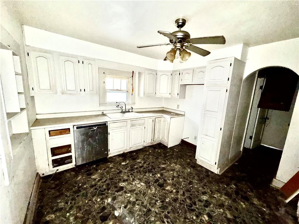 718 Thompson Avenue — photo 3