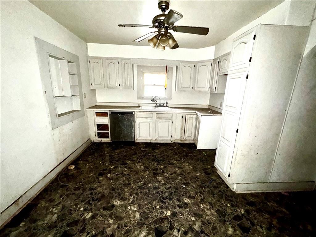 718 Thompson Avenue — photo 4